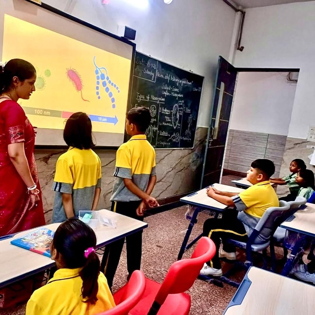 Science taught with the board and the screen together